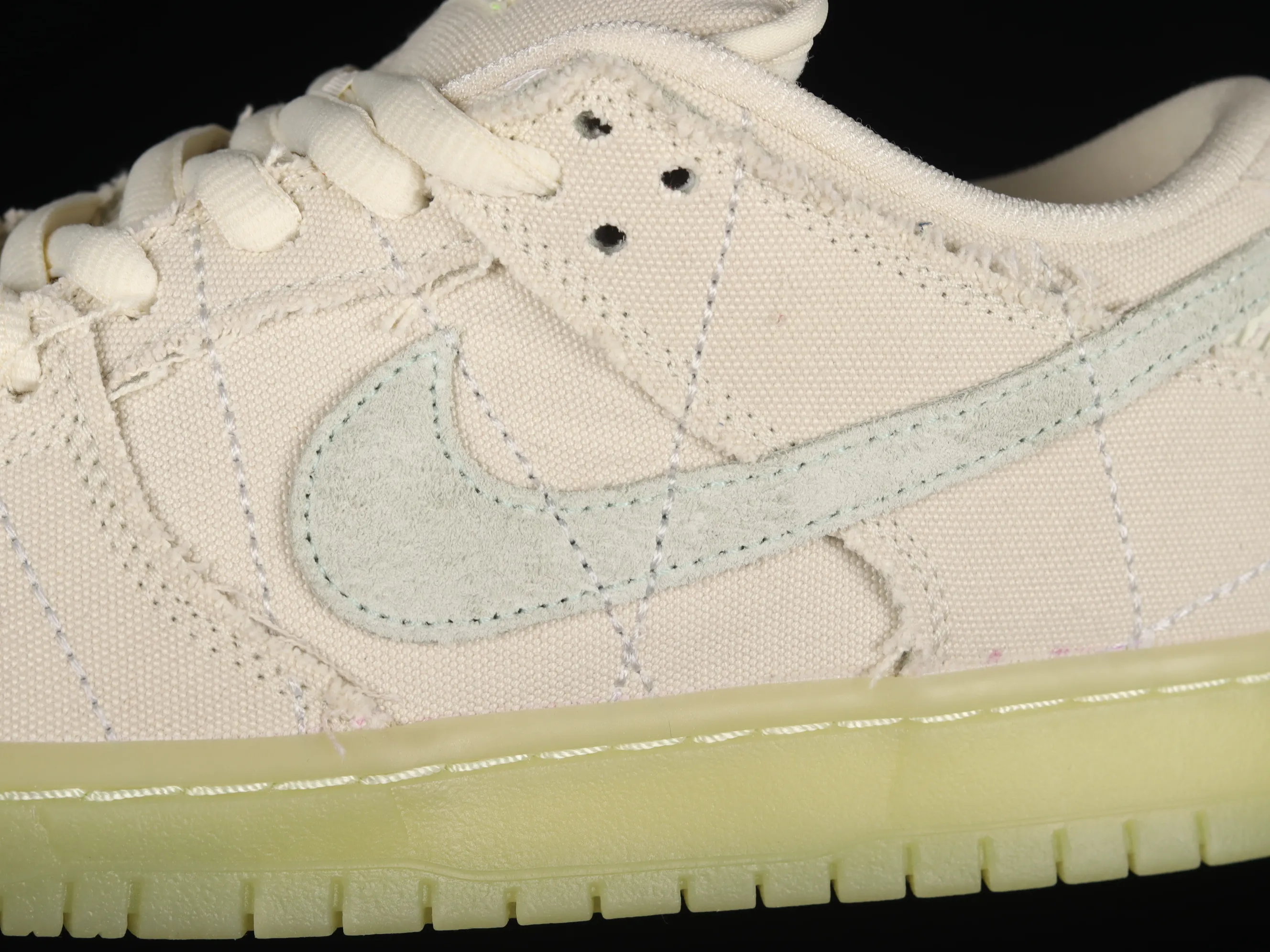 All Categories Nk SB Dunk Series Nk SB Dunk Low Low-top Sneakers M Version Pure Original Nk SB Dunk Low "Mummy" Luminous SB Smashing Backboard Fashion Casual Sneakers DM0774-111